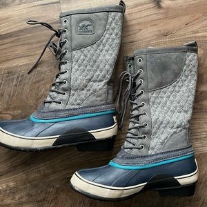 Women’s Sorel lace up Waterproof winter rain boots size 9.